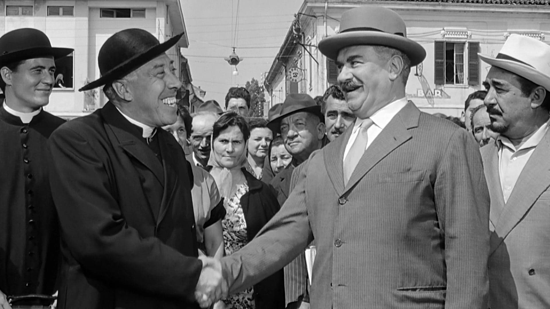 Don Camillo: Monsignor backdrop